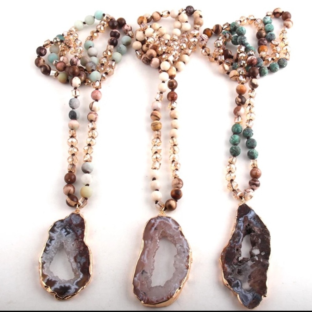 Restock!!🍃Druzy Quartz Pendant Necklace!🌺 - Picture 5 of 7